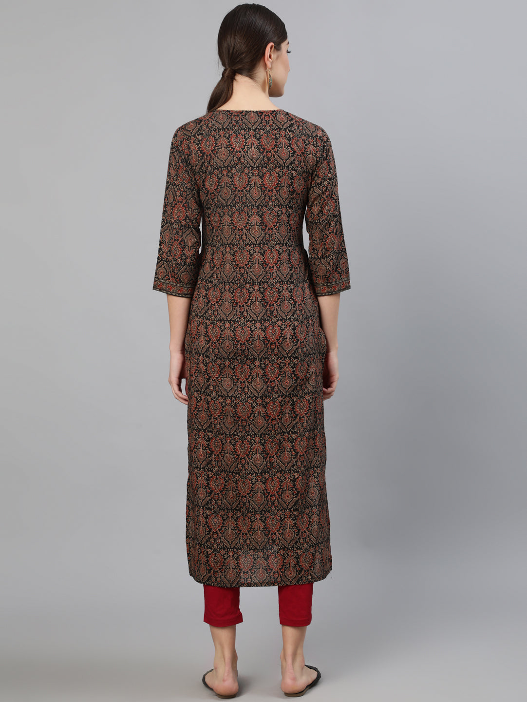 Women Multi Printed Straight Kurta With Three Quarter Sleeves