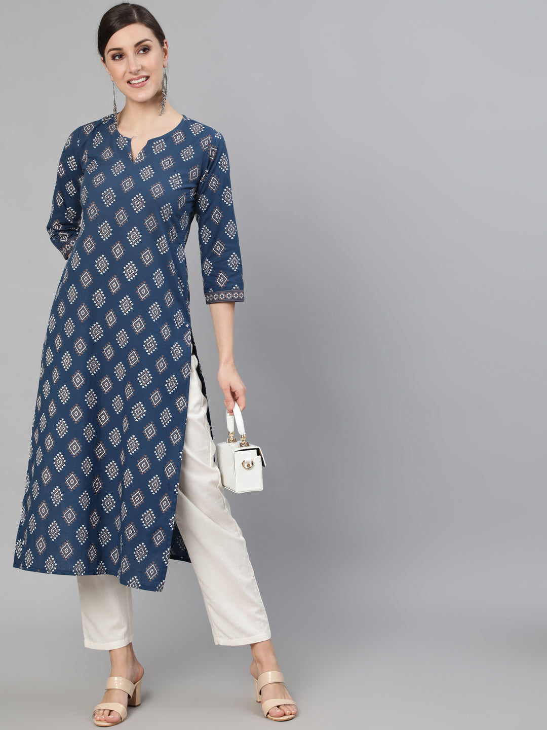 Women Blue Ethnic Motif Printed Straight Kurta With Three Quarter Sleeves