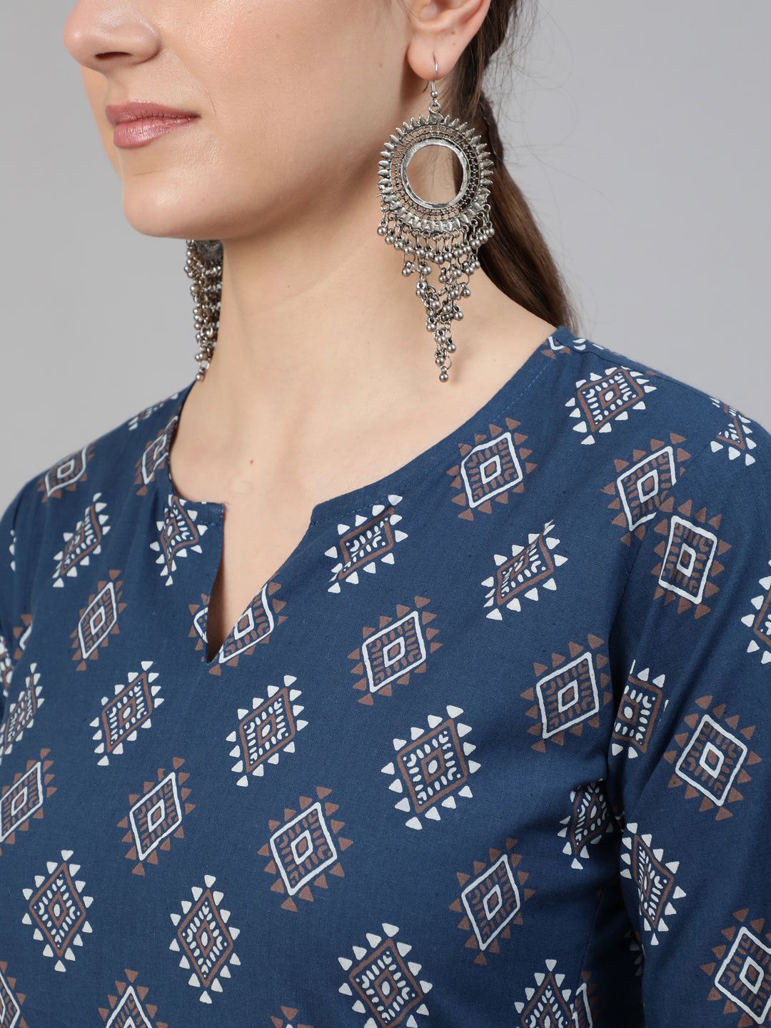 Women Blue Ethnic Motif Printed Straight Kurta With Three Quarter Sleeves