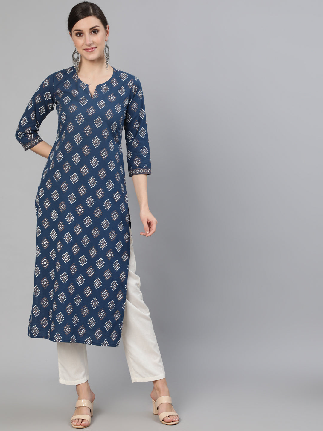 Women Blue Ethnic Motif Printed Straight Kurta With Three Quarter Sleeves