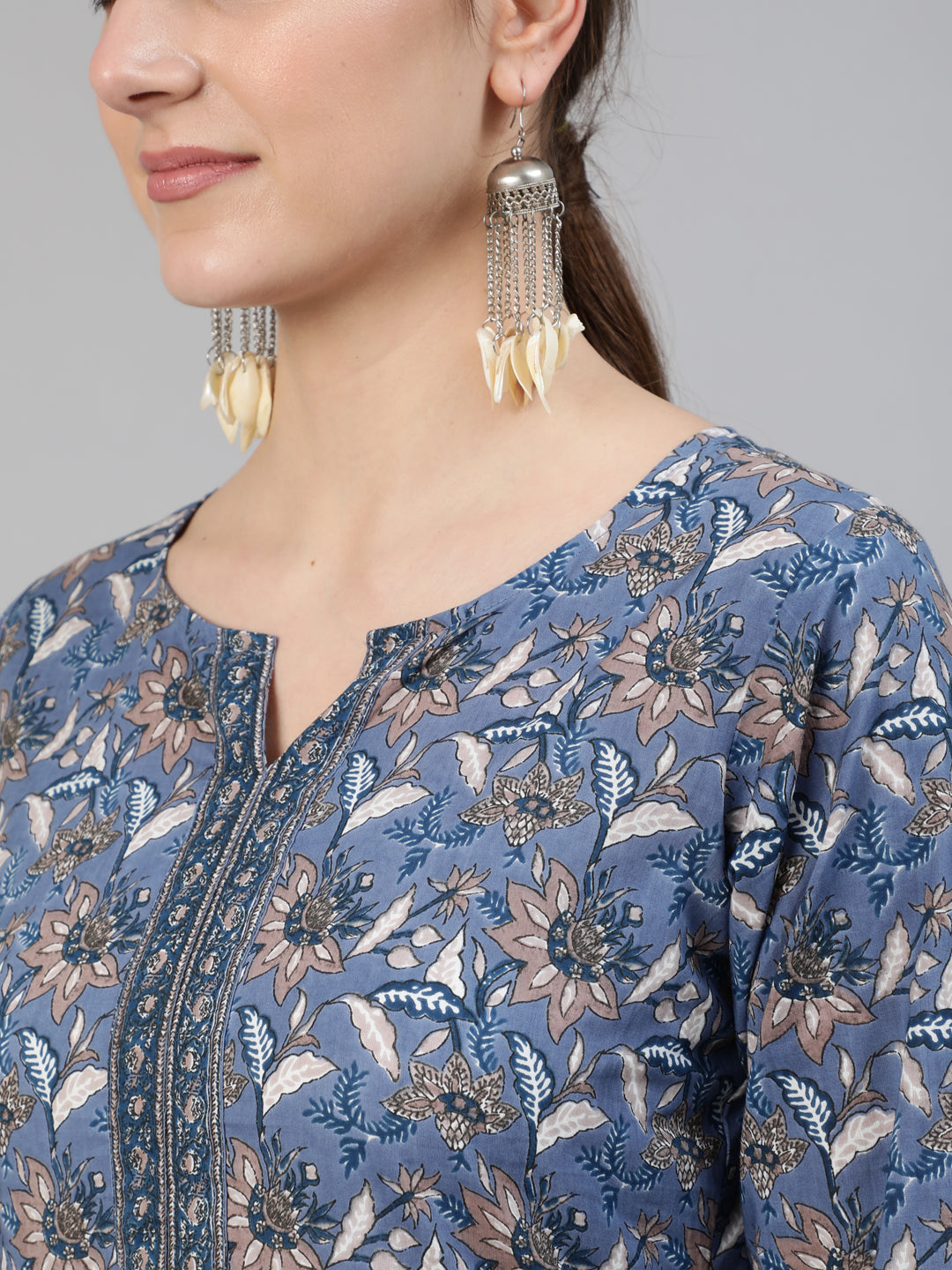 Women Blue & Beige Floral Printed Straight Kurta