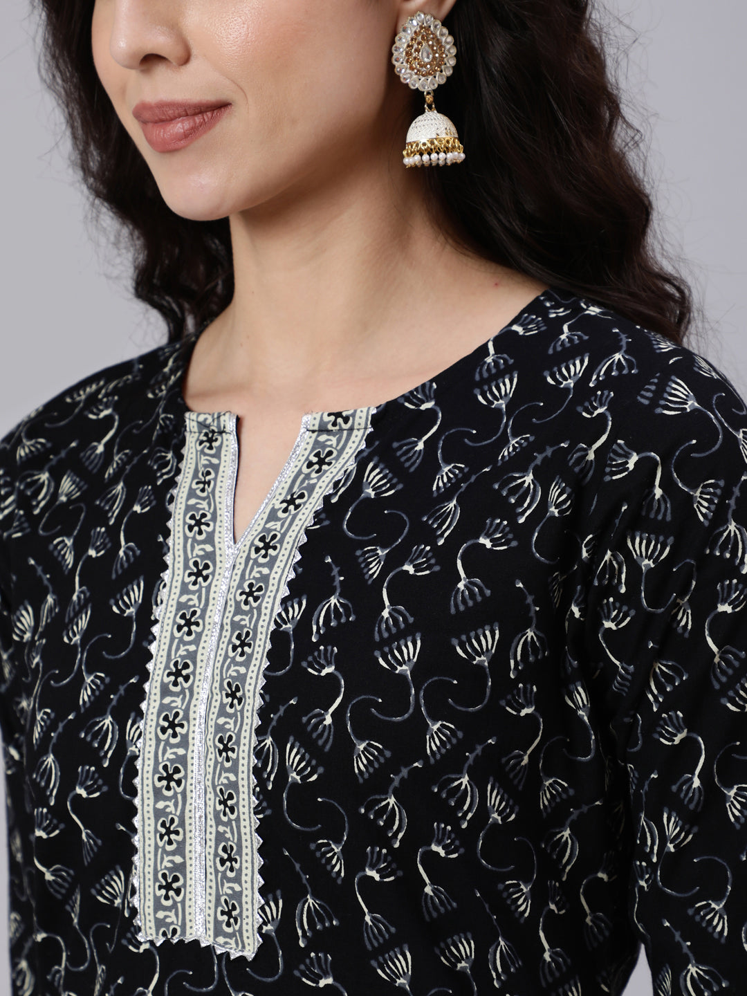 Black Printed Straight kurta With Three Quarter Sleeves