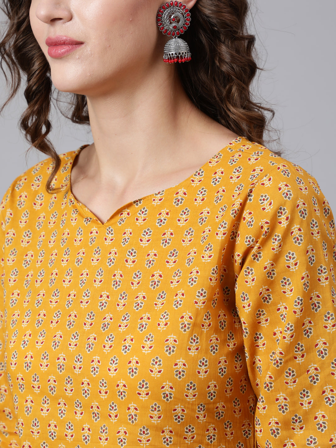 Yellow Ethnic Printed Straight Kurta with Three Quarter Sleeves