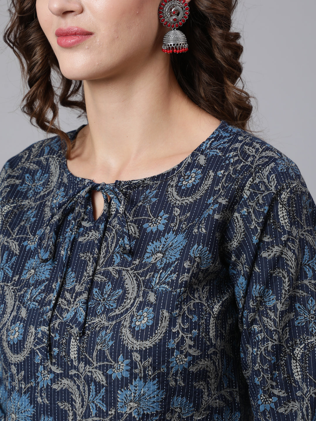 Navy Blue Printed straight kurta with three quarter sleeves