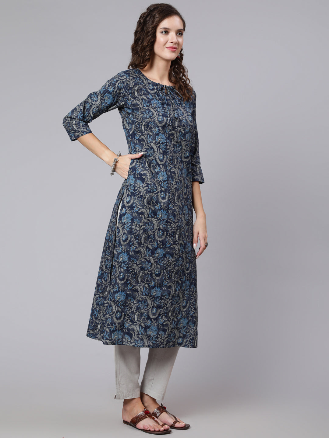 Navy Blue Printed straight kurta with three quarter sleeves