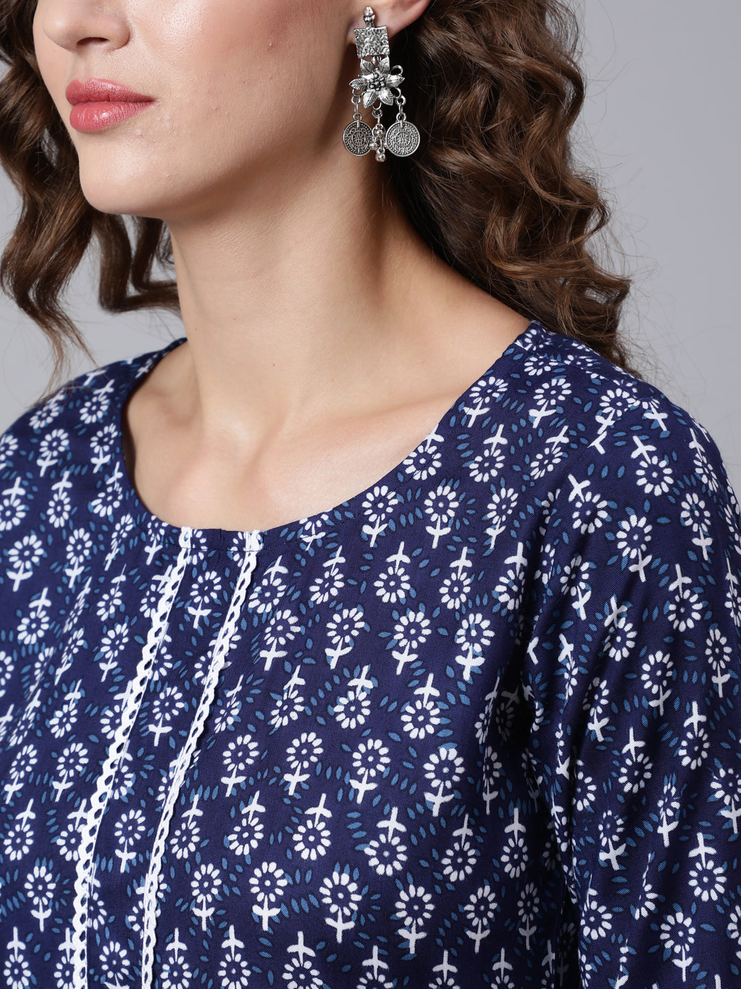 Blue Printed straight kurta with three quarter sleeves