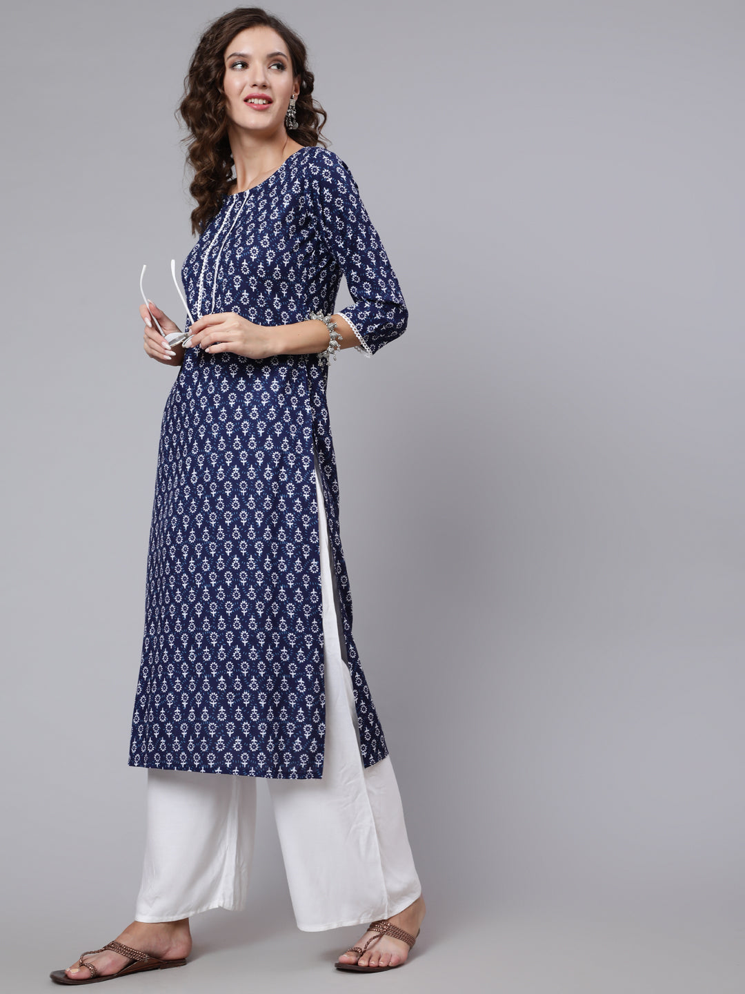 Blue Printed straight kurta with three quarter sleeves