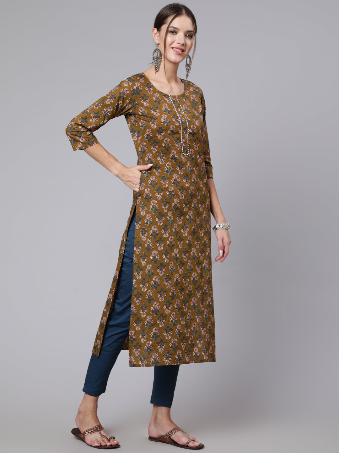 Brown Printed straight kurta with three quarter sleeves