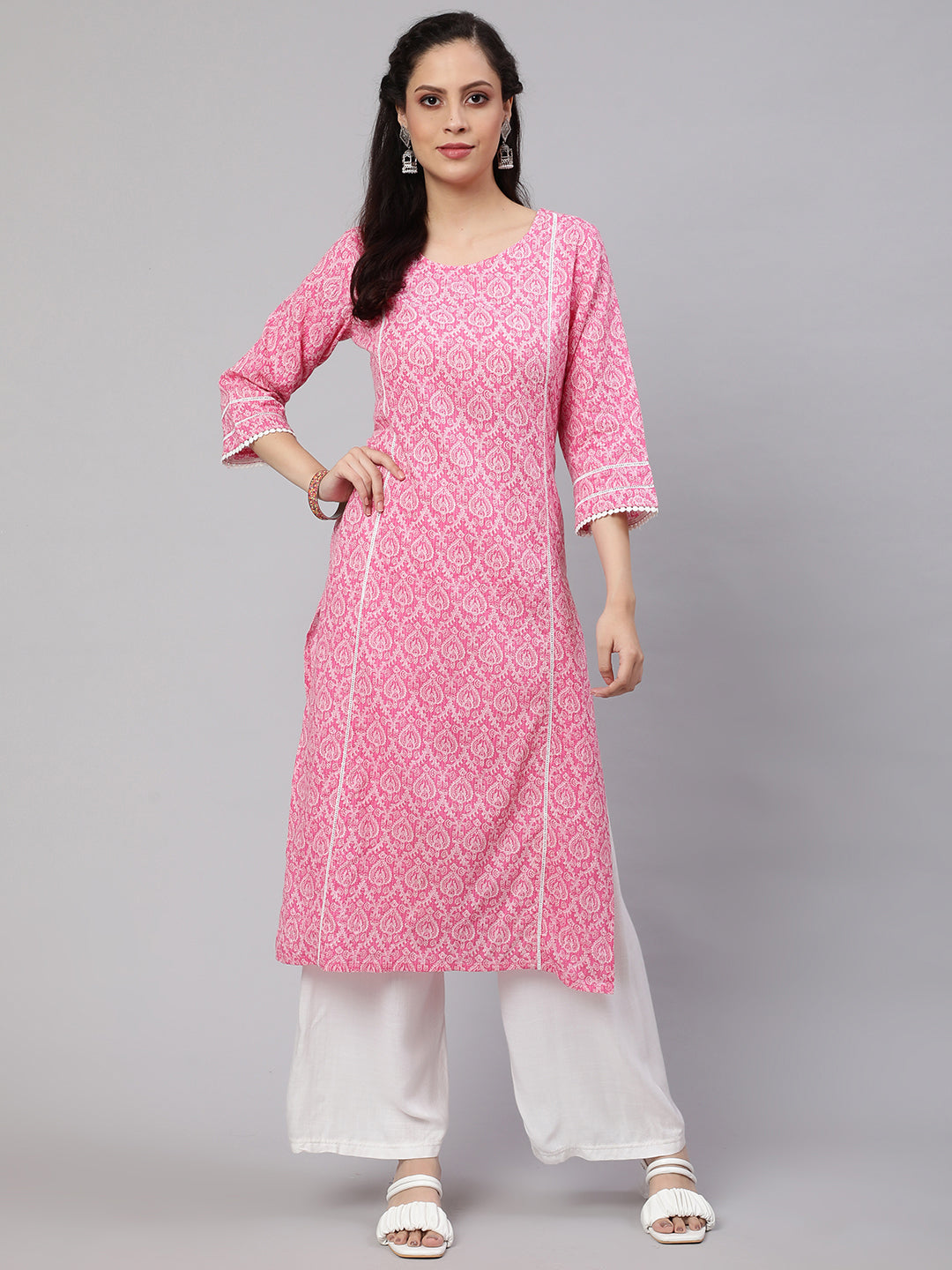 Women Pink Printed straight kurta with three quarter sleeves