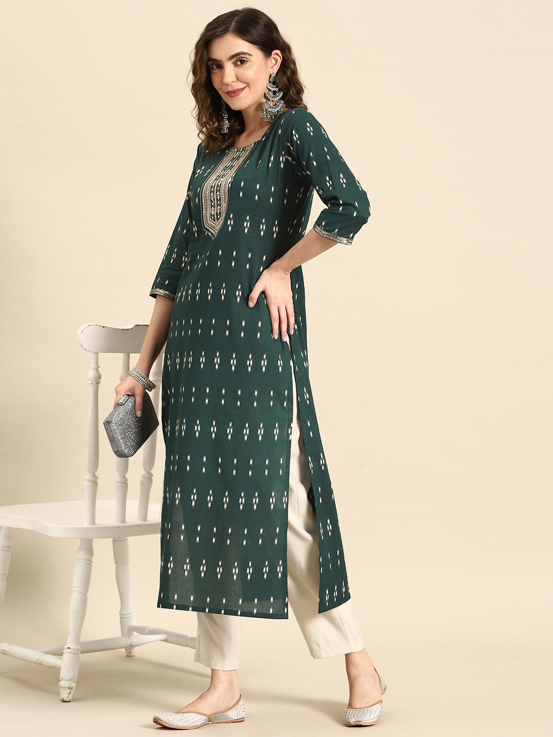 Women Green Embroidered Printed Straight Kurta With Three Quarter Sleeves