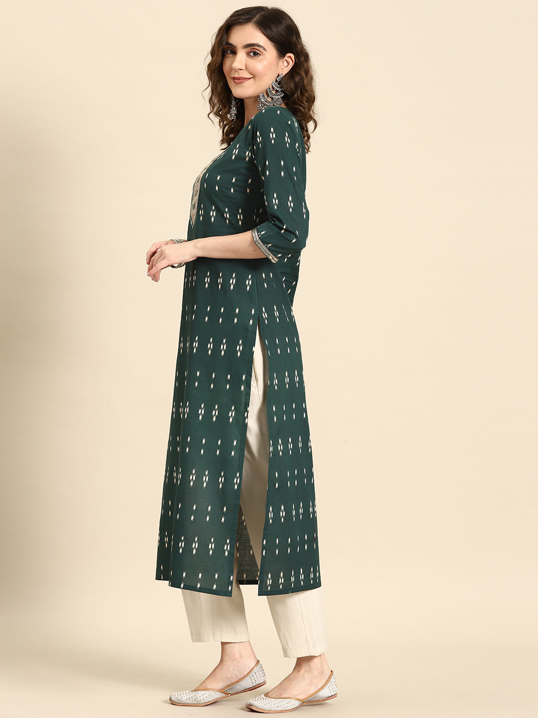 Women Green Embroidered Printed Straight Kurta With Three Quarter Sleeves