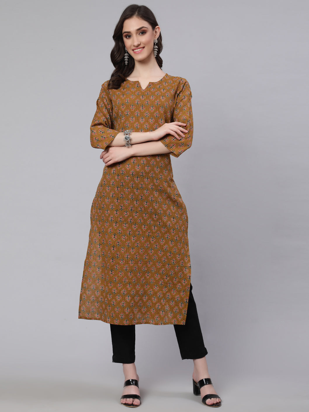 Women Yellow Printed straight Kurta With three quarter sleeves