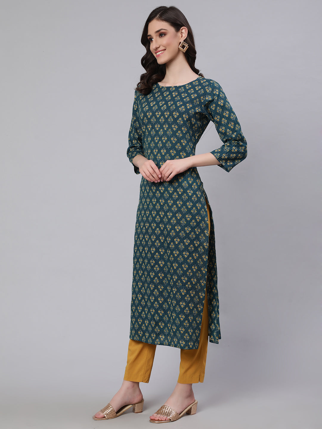 Women Teal Blue Printed straight Kurta With three quarter sleeves