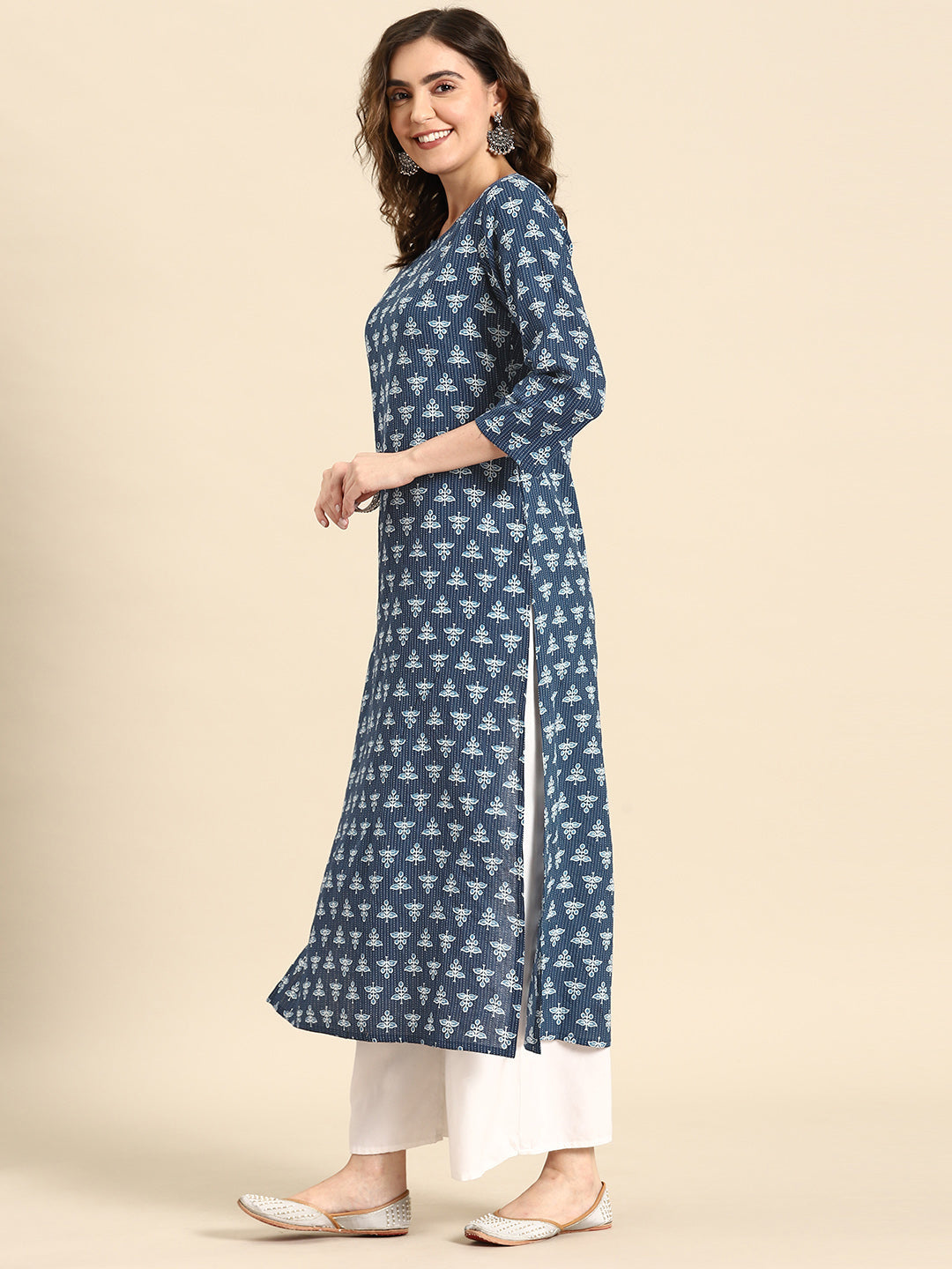 Women Blue Ethnic Printed Straight Kurta with Three Quarter Sleeves