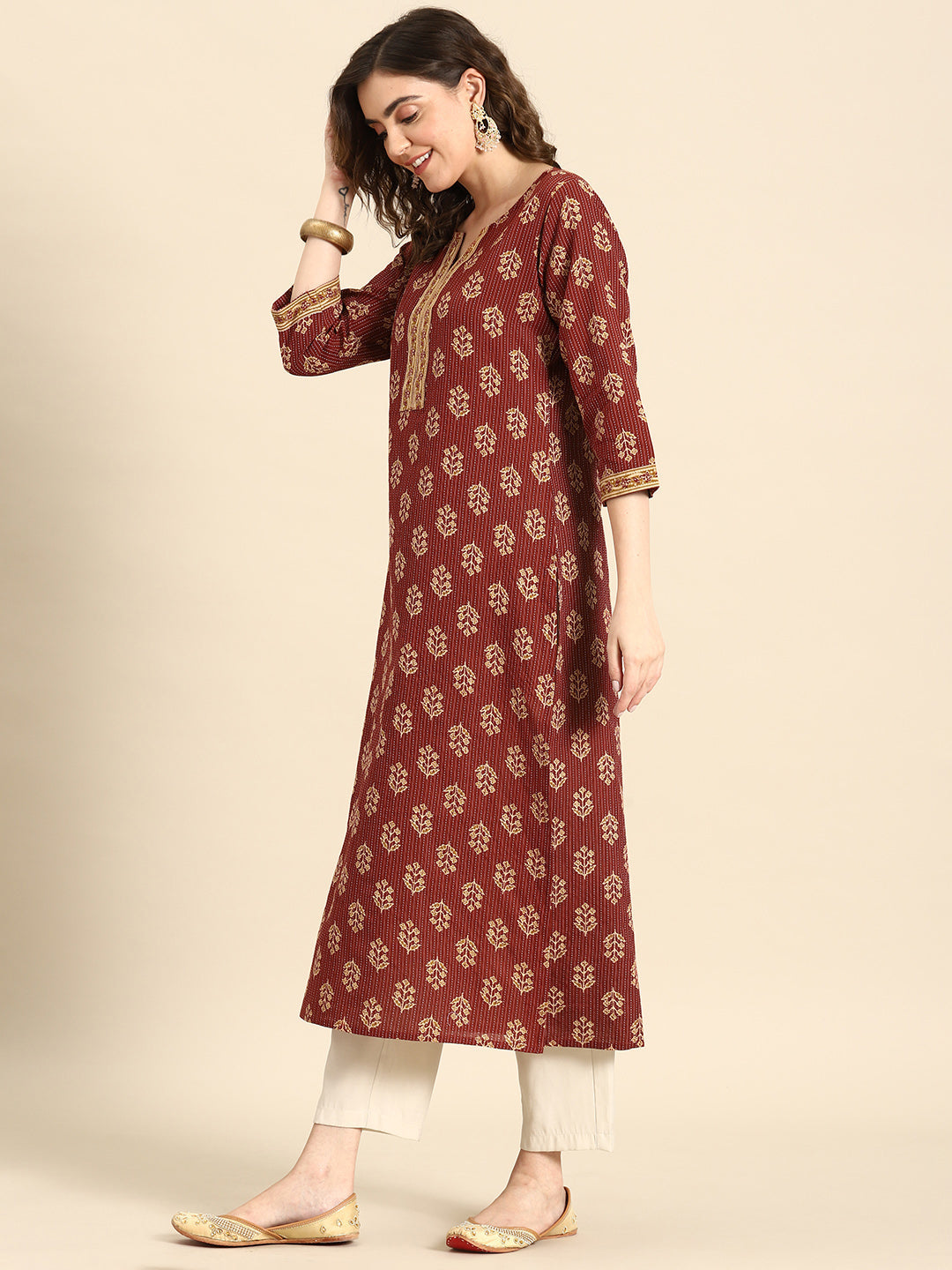 Women Maroon Printed Straight Kurta With Three Quarter Sleeves