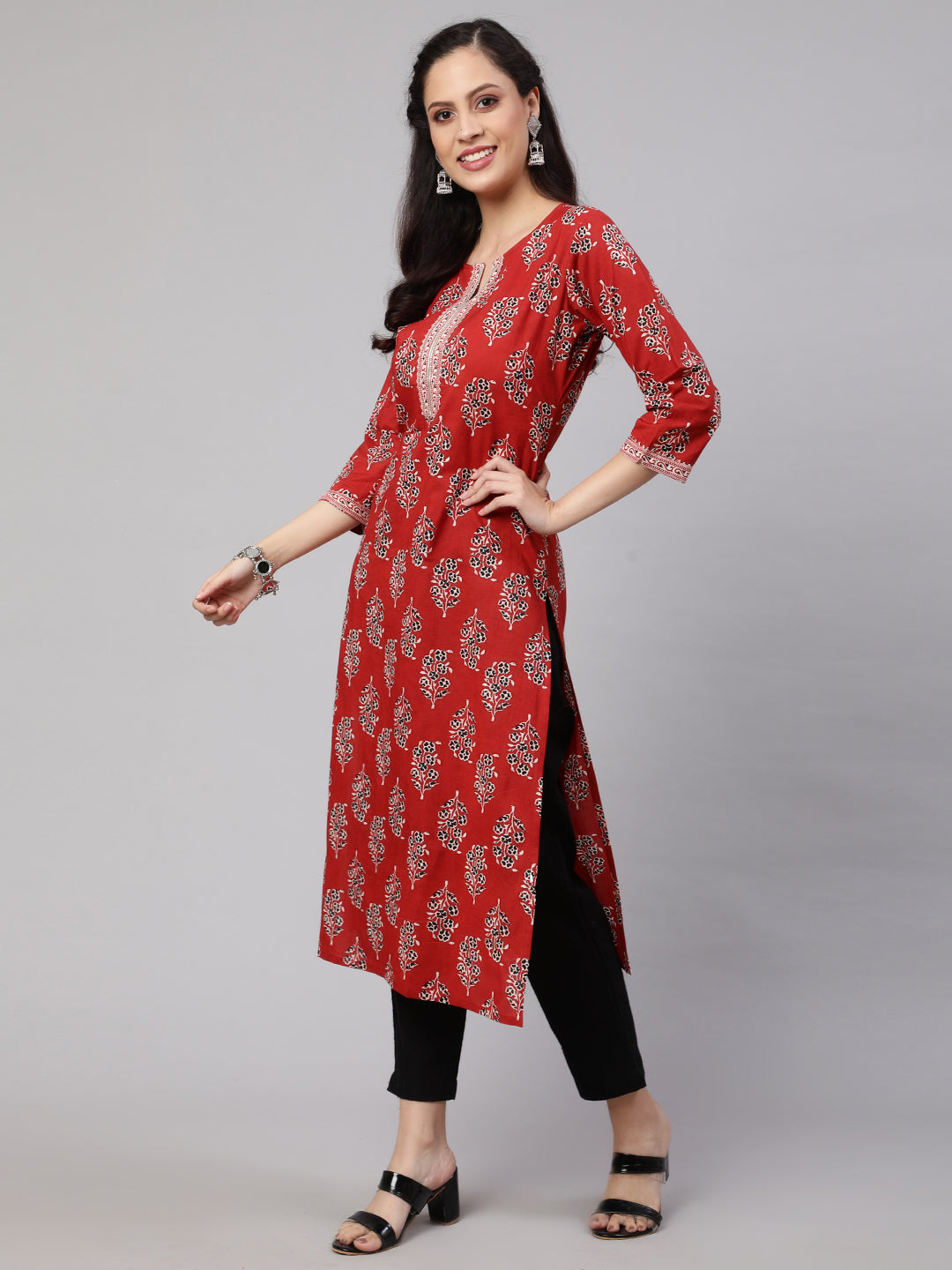 Women Maroon Printed Straight Kurta With Three Quarter Sleeves