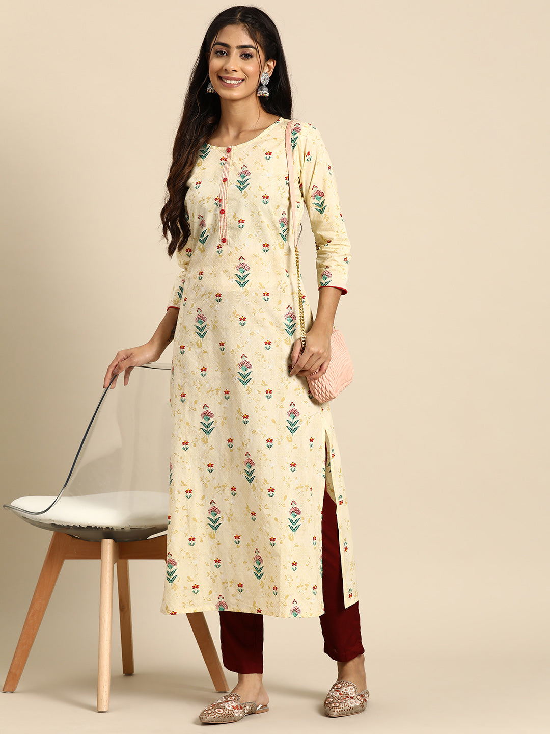 Women Yellow Printed straight Kurta With three quarter sleeves