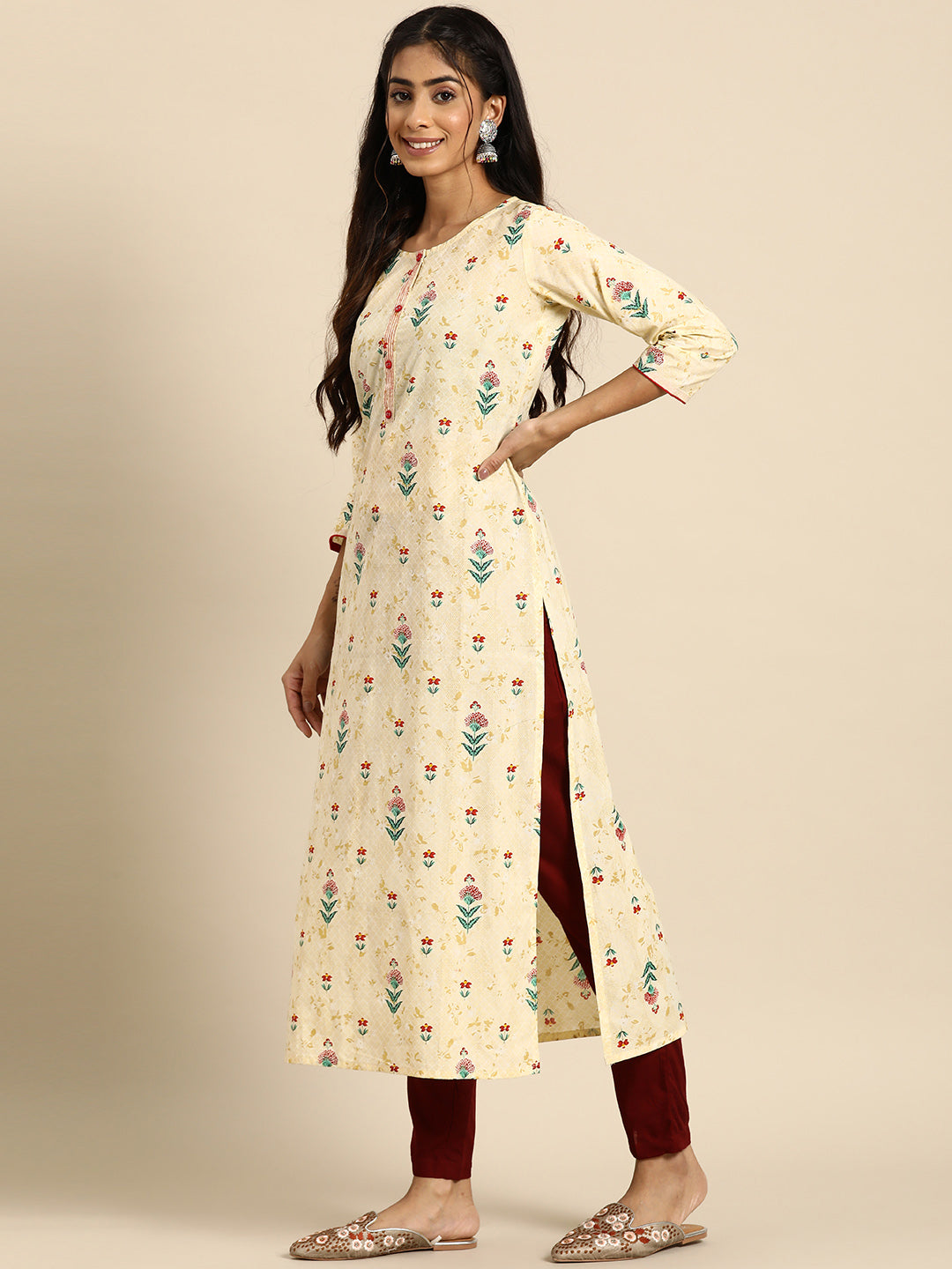 Women Yellow Printed straight Kurta With three quarter sleeves