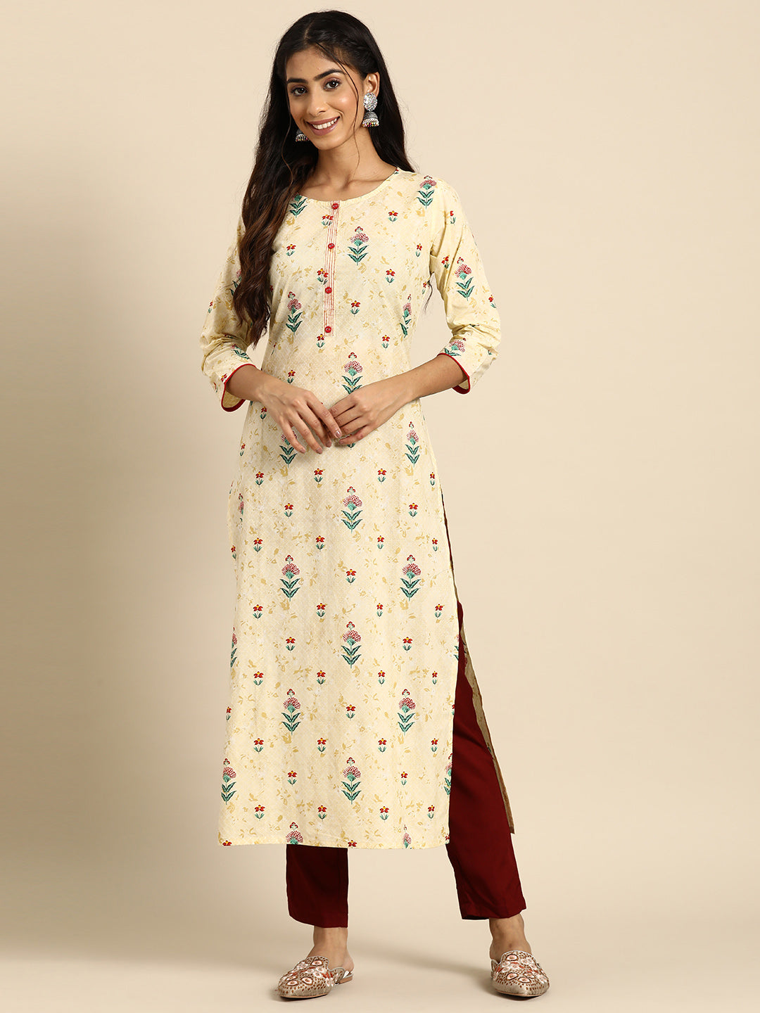 Women Yellow Printed straight Kurta With three quarter sleeves