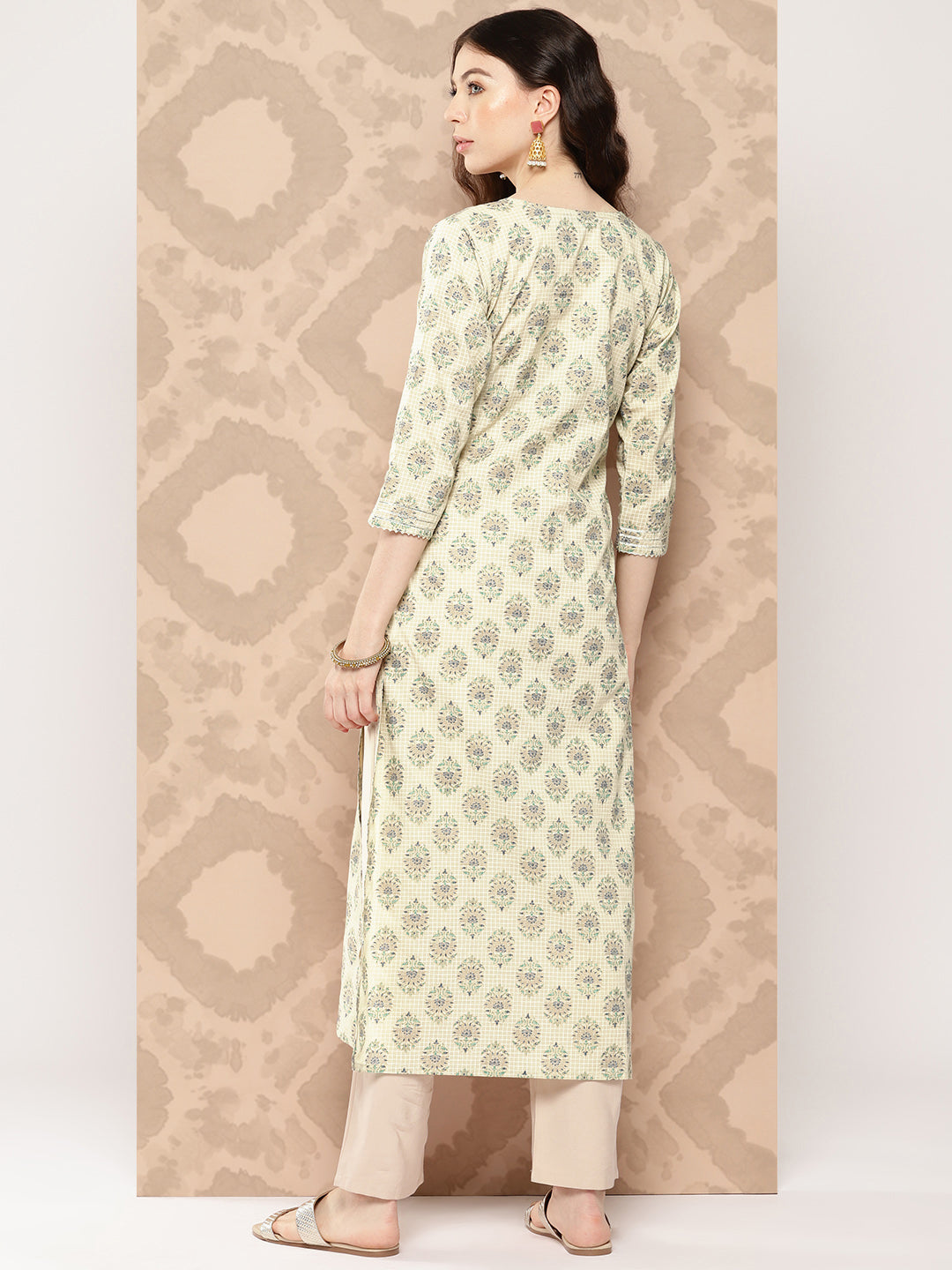 Women Cream Printed Straight Kurta With Three Quarter Sleeves