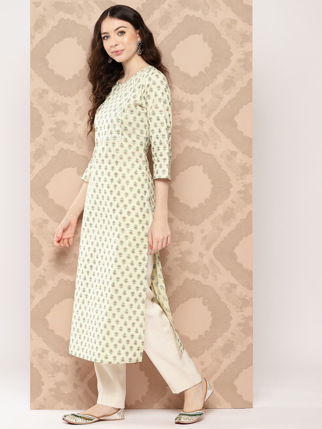 Women Cream Printed Straight Kurta With Three Quarter Sleeves