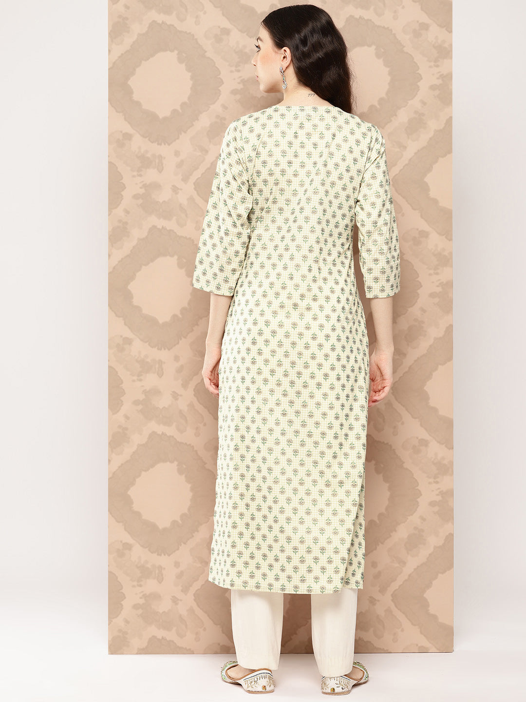 Women Cream Printed Straight Kurta With Three Quarter Sleeves