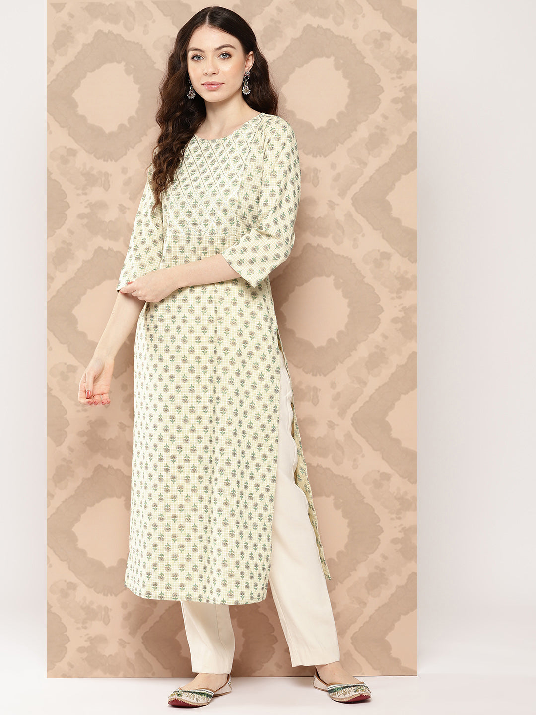 Women Cream Printed Straight Kurta With Three Quarter Sleeves