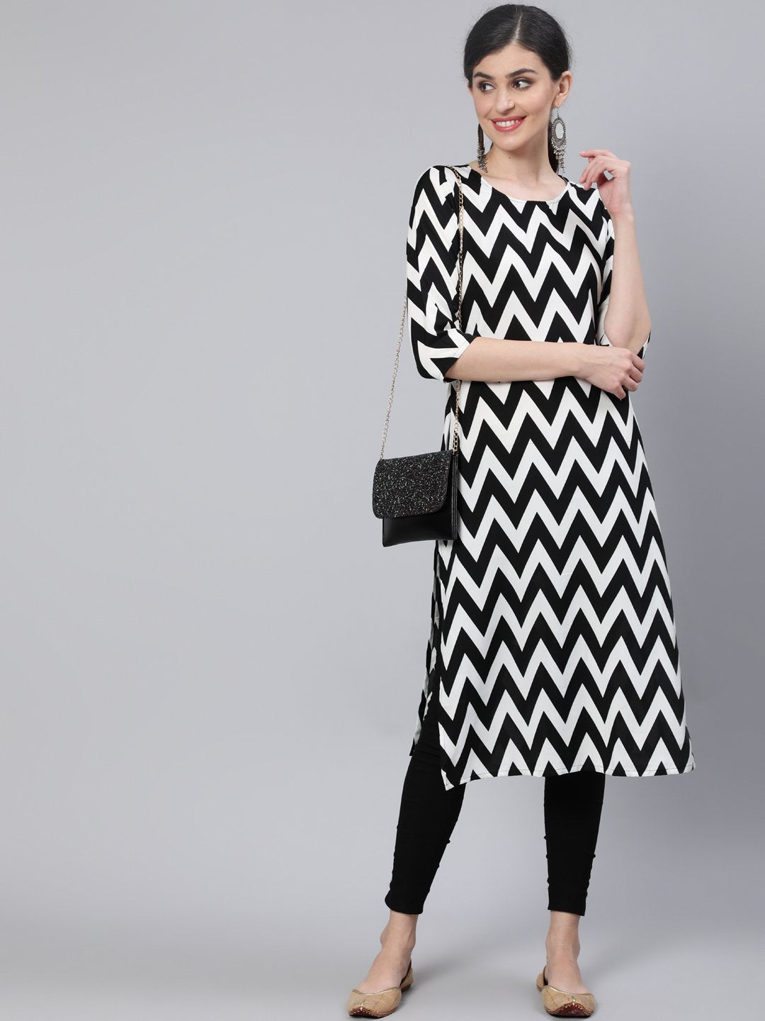 Women Black & White Zig-Zac  Straight Kurta With Three Quarter Sleeves