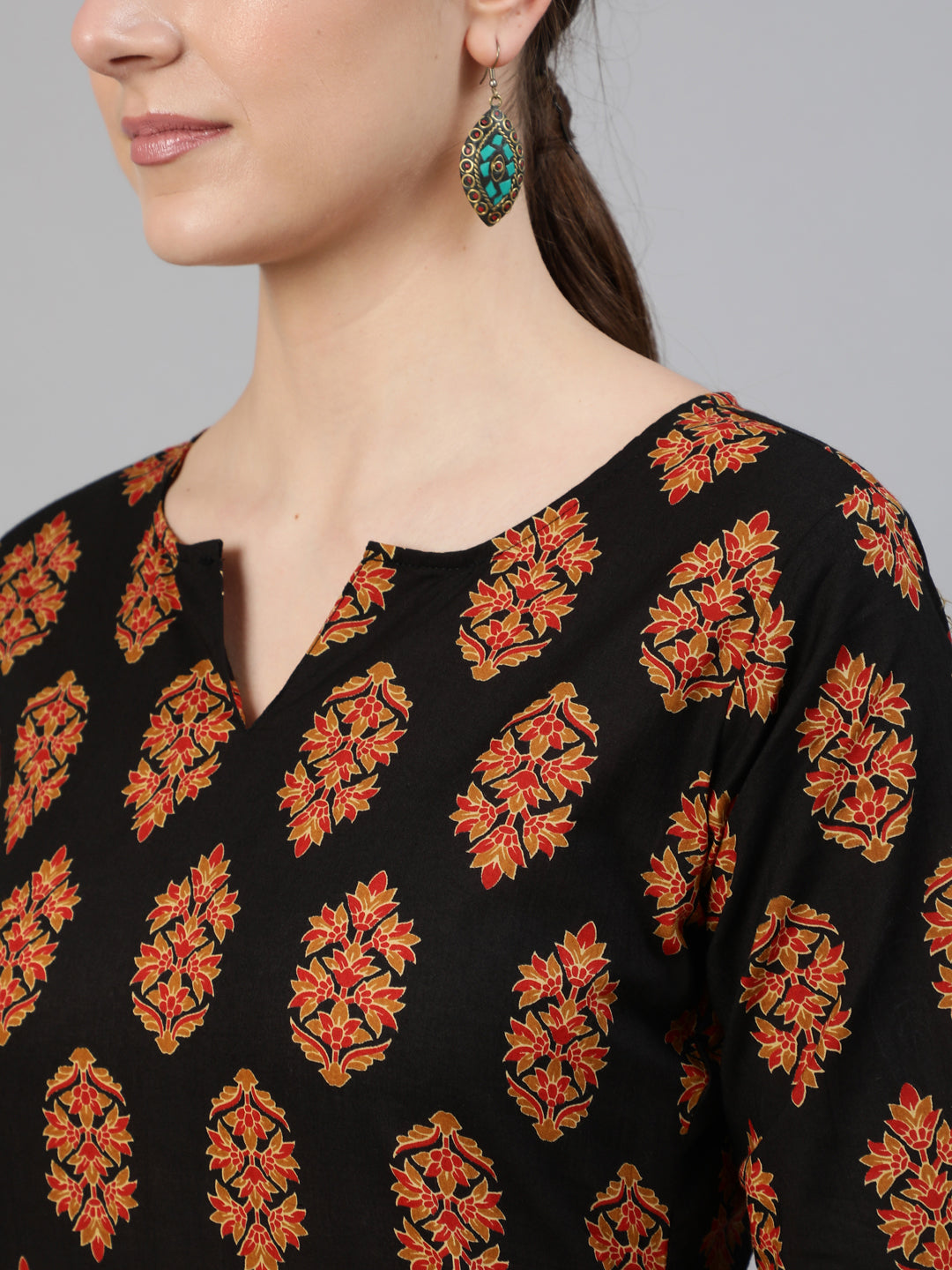 Women Black Ethnic Motif Printed Straight Kurta With Three Quarter Sleeves