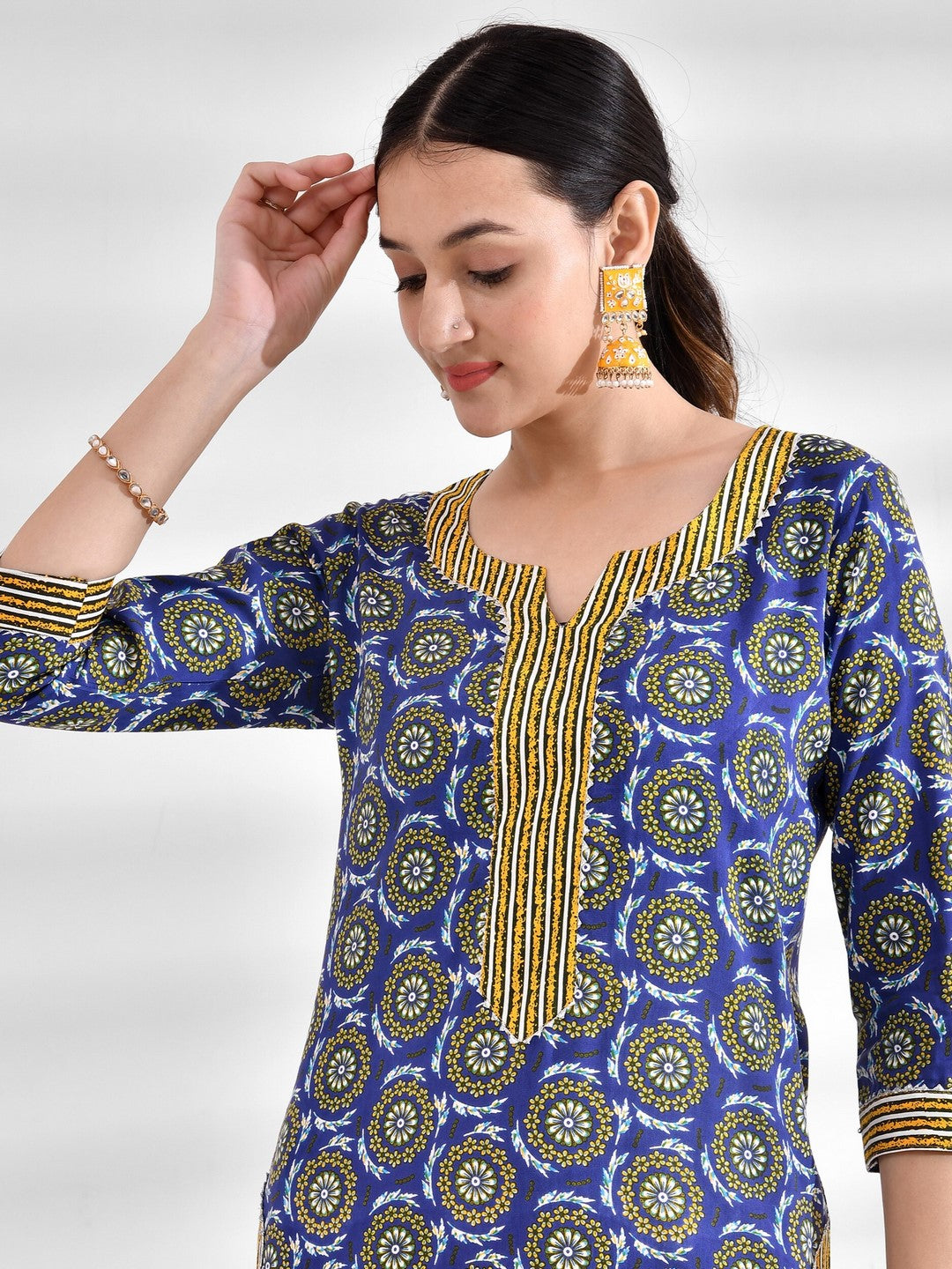 Viscose Rayon Abstract Round Neck Kurta Set