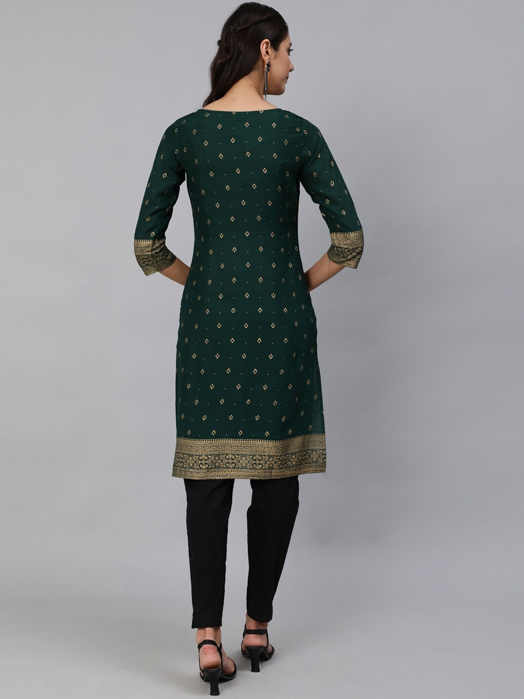 Women Green & Gold Printed Straight Kurta With Three Quarter sleeves