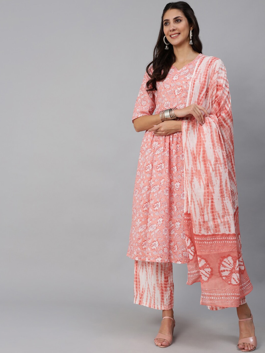 Women Pink Floral Printed Kurta Set With Palazo & Dupatta