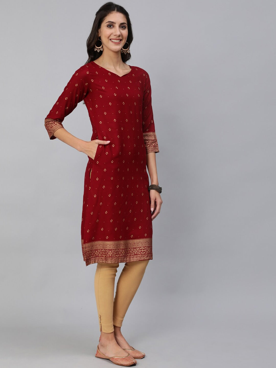 Women Maroon & Gold Printed Straight Kurta With Three Quarter sleeves