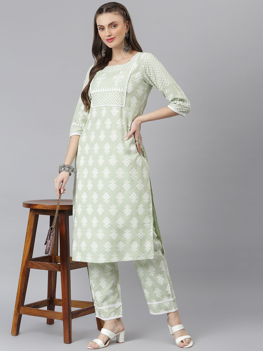 Women Floral Print Rayon Straight Kurta Pant Set