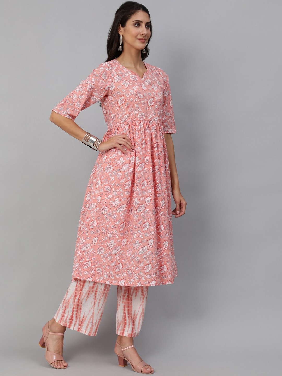 Women Pink Floral Printed Kurta Set With Palazo & Dupatta