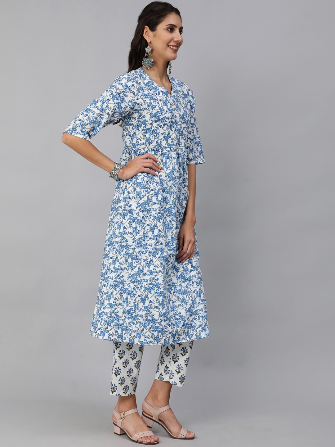 Women Blue & White Floral Printed Kurta Set With Trouser & Dupatta