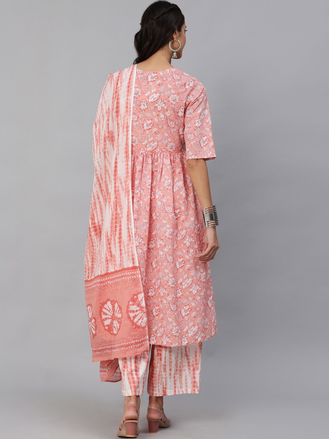 Women Pink Floral Printed Kurta Set With Palazo & Dupatta